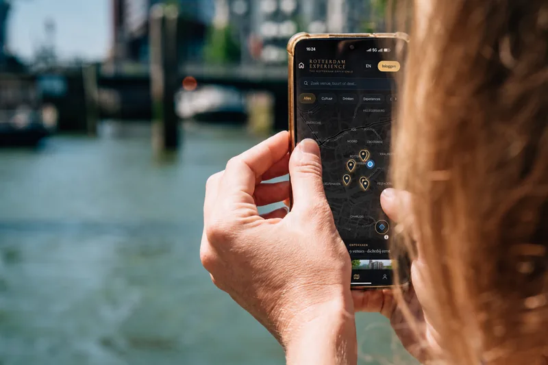 De kaartweergave van de Experience Card met plekken in Rotterdam, aan het water